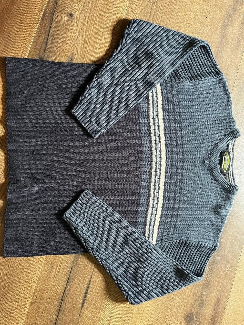 Y2K Ribbed Stripe V Neck Sweater Men’s Large Gray